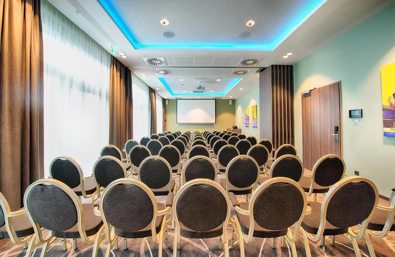 Leonardo Hotel Munich City East 4*,