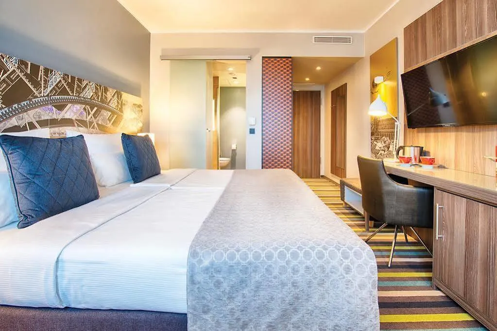 Leonardo Hotel Munich City East 4*,